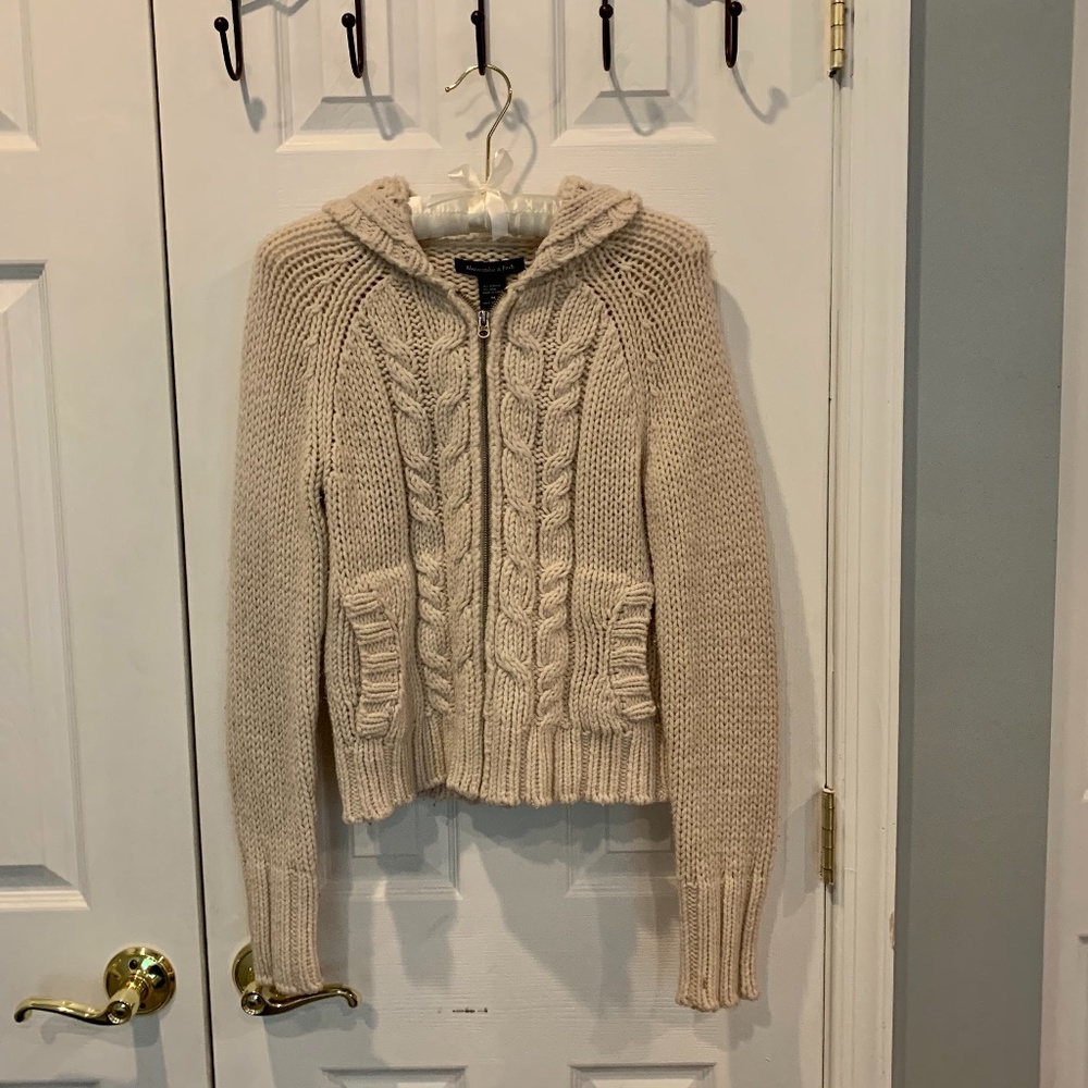 Abercrombie & Fitch: cream long sleeve long sleeve hooded cardigan- Size M